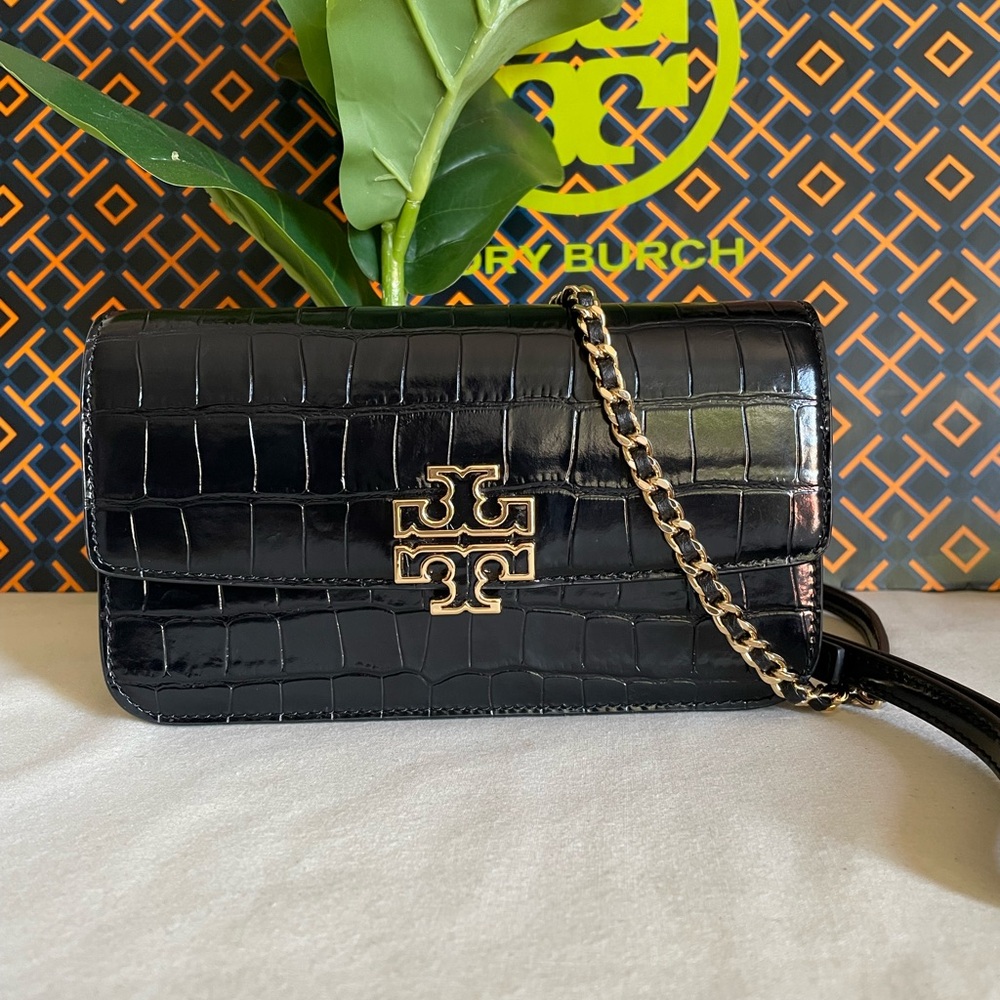 NWT Tory Burch Britten embossed chain wallet w wristlet crossbody Bag black $500
